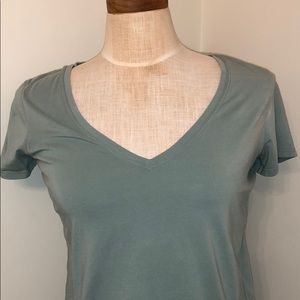 Sage Lululemon t-shirt •NEVER WORN•